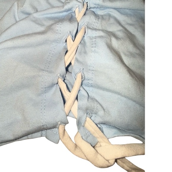 No Boundaries Light Blue Sleeveless Top with Sun Design - Picture 4 of 6